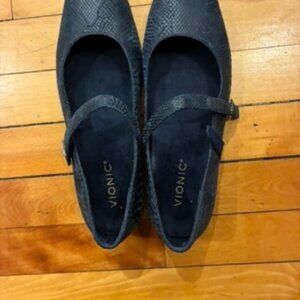 Vionic Alameda Mary Jane Flat (Wide)